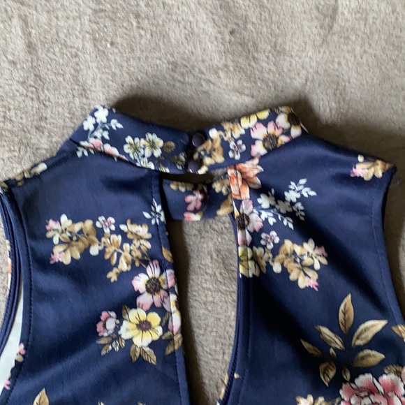 Floral Navy-blue halter dress - Picture 3 of 3